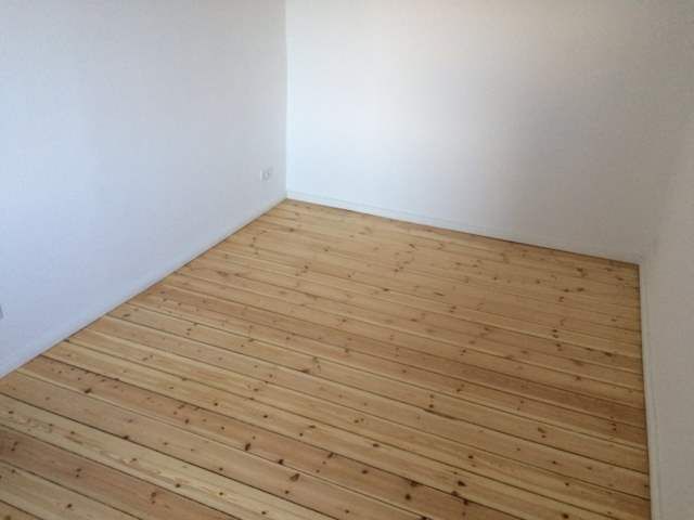 Aufarbeitung eines alten Holzdielenboden – Foto 2