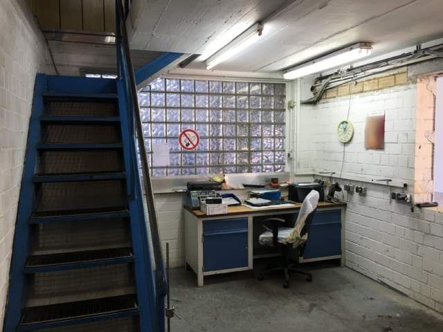 Umnutzung der großen Halle eines Speditionsunternehmens – Foto 12
