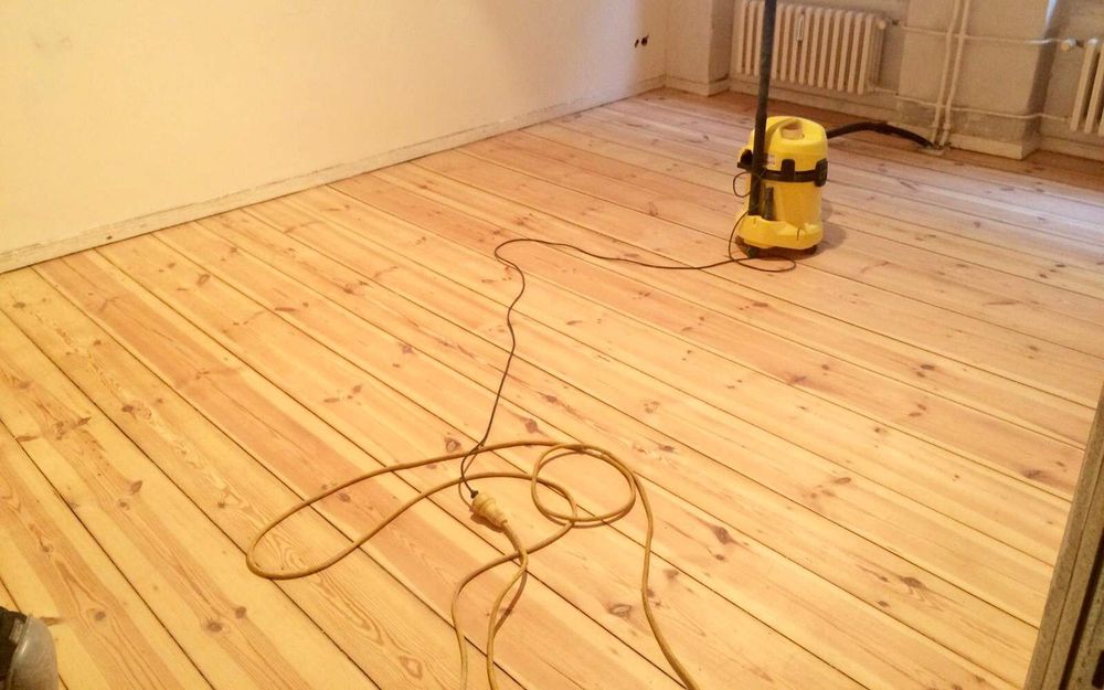 Aufarbeitung eines alten Holzdielenboden – Foto 1