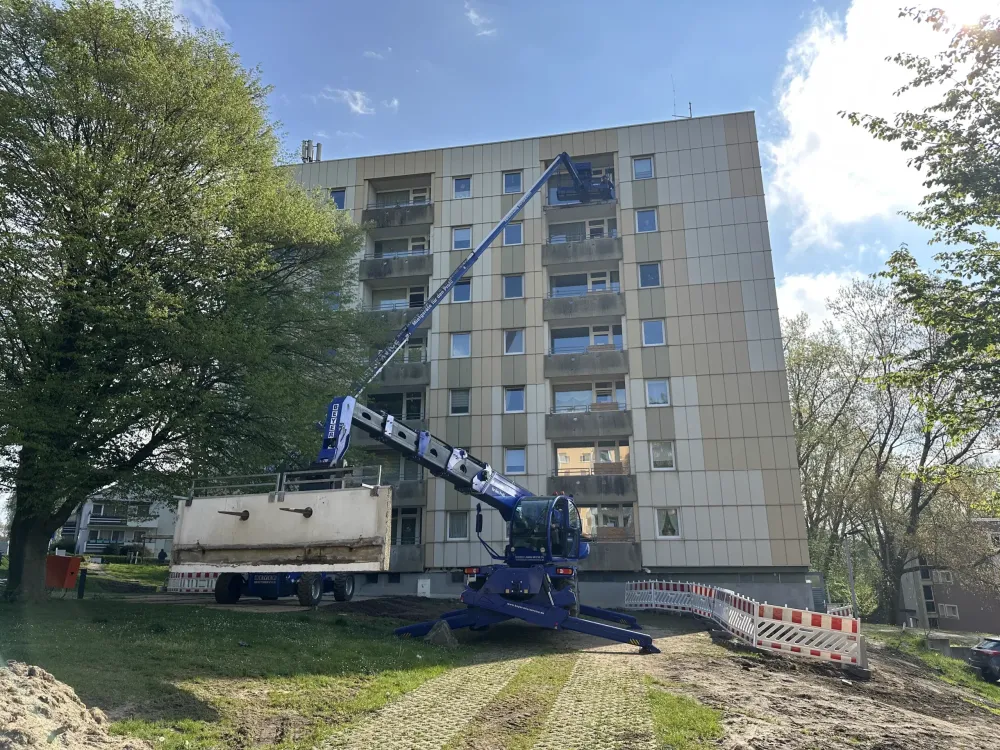 Demontage von 30 Balkonbrüstungen an einem Mehrfamilienhaus – Foto 9