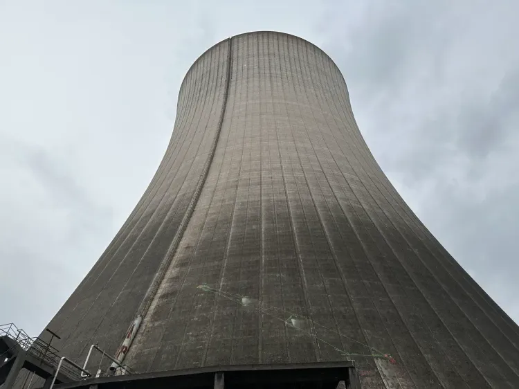 Sprengung des Kühlturms in Voerde